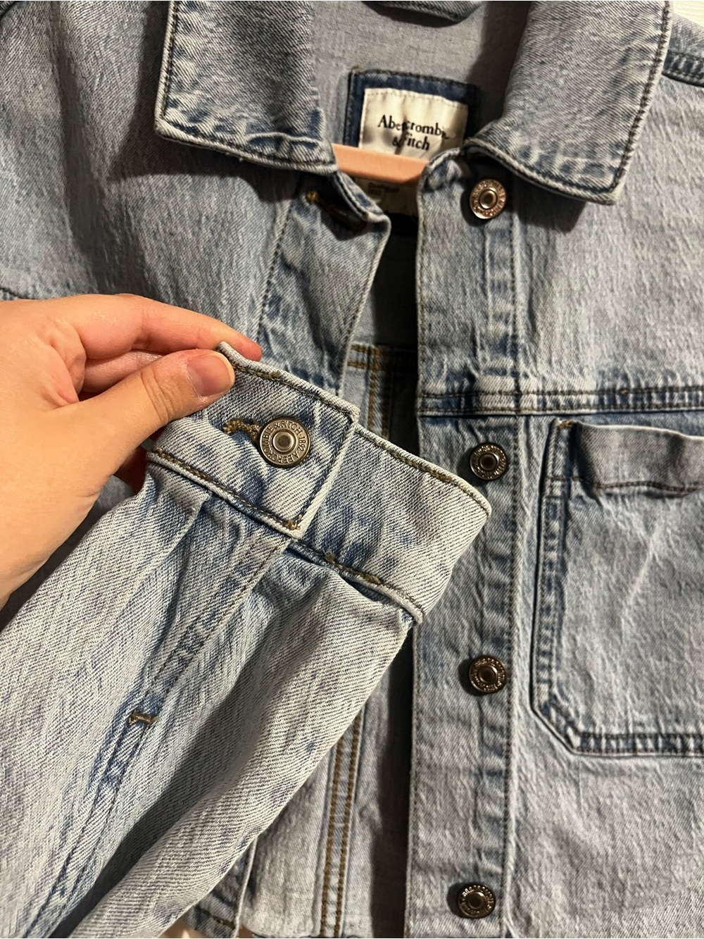 Abercrombie & Fitch | Light Wash Cropped Denim Button Up Jacket - Sz Small - Picture 3 of 8